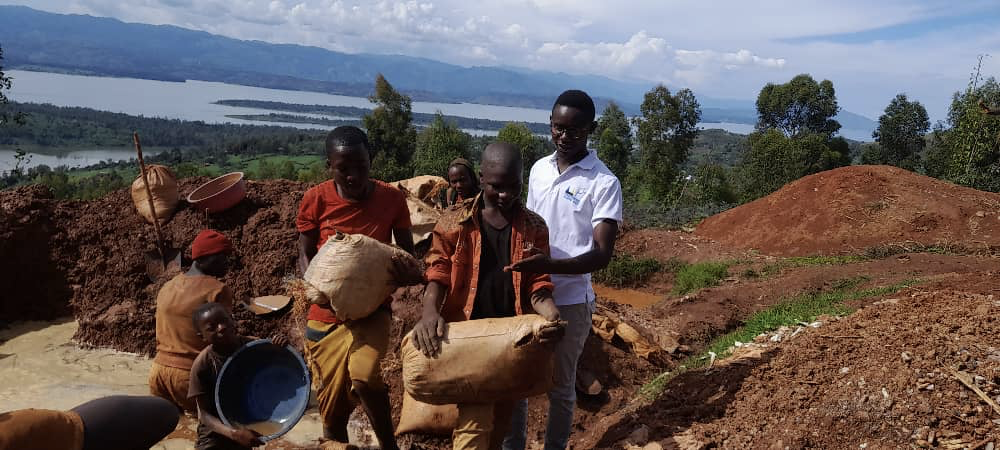 Enfants exploitants artisanaux d’Or à Luhihi, ALDIV
